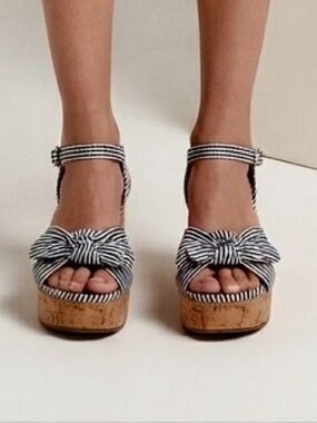 NWT Caleb Bow Wedge Shoes by Qupid Size 6